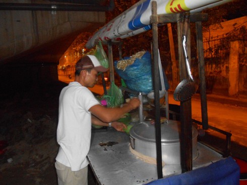 Người bán hủ tiếu cay đắng vì tin nhảm