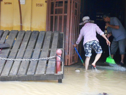 Hình ảnh lũ lụt mới nhất tại phố cổ Hội An - ảnh 8