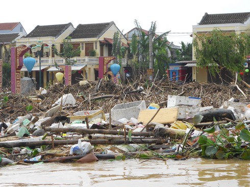 Hình ảnh lũ lụt mới nhất tại phố cổ Hội An - ảnh 2