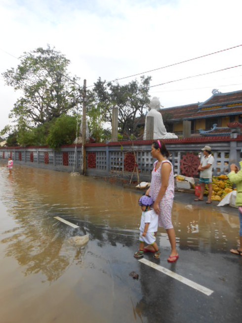 Hình ảnh lũ lụt mới nhất tại phố cổ Hội An - ảnh 4