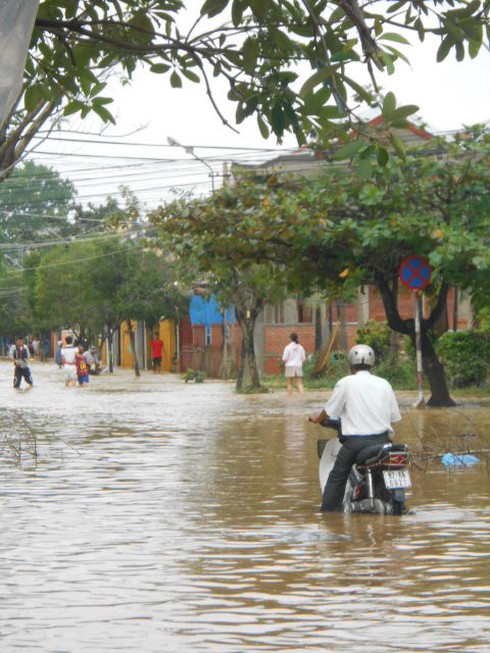 Hình ảnh lũ lụt mới nhất tại phố cổ Hội An - ảnh 6