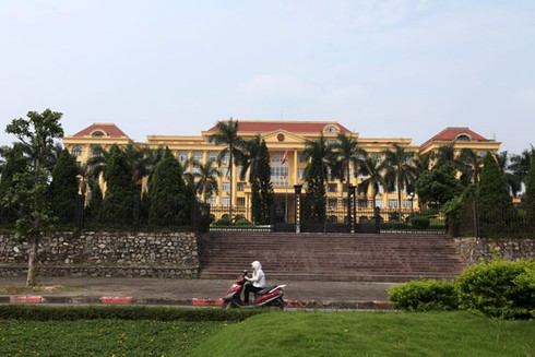 Trụ sở, cung điện, tỉnh, UBND, lãng phí, đầu tư công