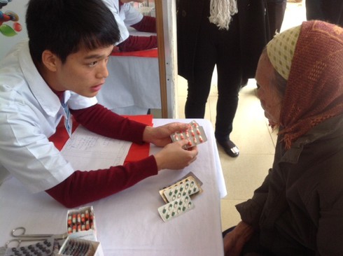 Hơn 7000 hộ gia đình được khám bệnh, cấp thuốc miễn phí - ảnh 1