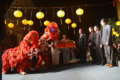 Hội An rực rỡ mừng năm mới 2014 - ảnh 8