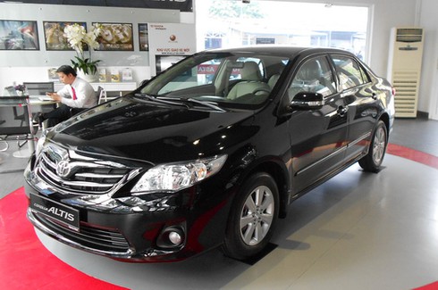 10 xe hơi người Việt thi nhau mua năm 2013 - ảnh 8