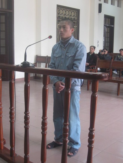 Gã gia sư dùng súng tống tình nữ sinh trả giá - ảnh 1