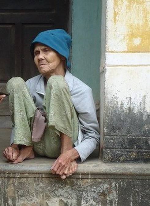 Con ruồng bỏ mẹ già trong giá rét vì… sợ trách nhiệm - ảnh 2