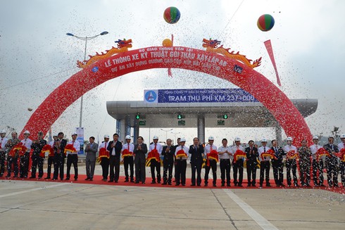 Thông xe đoạn tuyến cuối cao tốc Nội Bài - Lào Cai - ảnh 1