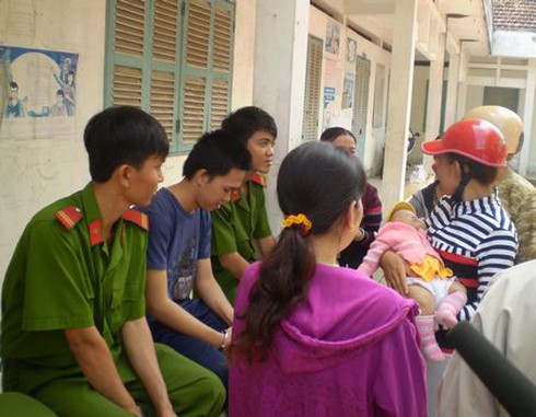Cô dâu 15 tuổi bụng bầu ngỡ ngàng khi chú rể bị bắt - ảnh 2