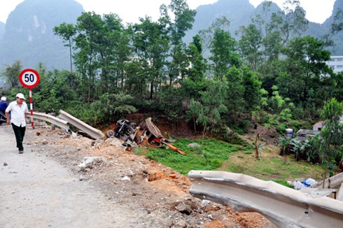 Quảng Ninh: Xe tải lao xuống vực, 2 người chết, 2 người bị thương - ảnh 3