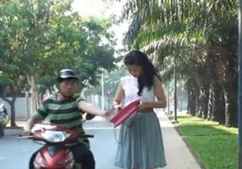 Cướp giật điện thoại Iphone của nữ sinh... vì thích! - ảnh 1