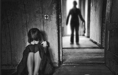 Sững sờ cha đẻ là... “yêu râu xanh” - ảnh 1