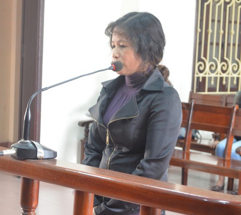 Sốc ngã gục vì bị bạn hàng nước cắn đứt ngón tay - ảnh 1