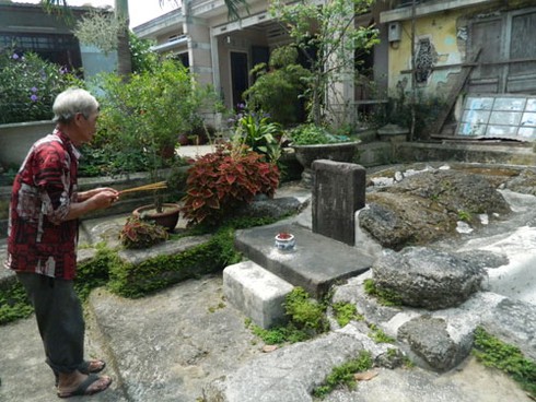 Bốn đời thay nhau hương khói mộ cổ người Nhật - ảnh 1