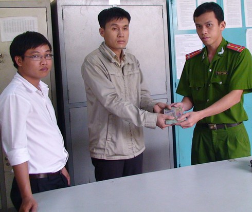 Nhặt được túi tiền 46 triệu đồng, trả lại cho khổ chủ - ảnh 1