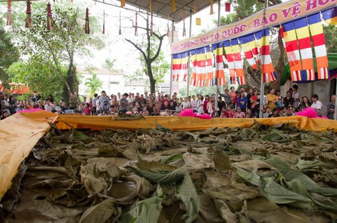 Quá trình gói bánh chưng