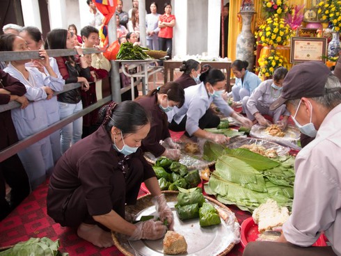 Quá trình gói bánh chưng