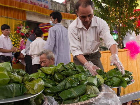 Quá trình gói bánh chưng