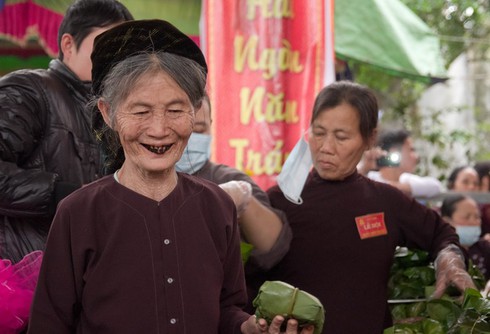 Quá trình gói bánh chưng