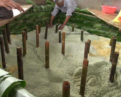 Quá trình gói bánh chưng