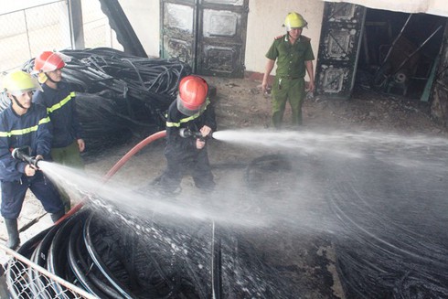 Bất ngờ cháy dữ dội ở nhà máy nước Hà Tĩnh - ảnh 4