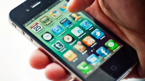 SV trộm 3 Iphone 5s của hàng xóm tặng bạn gái & rao bán qua mạng - ảnh 1