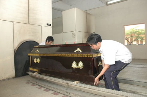 Đằng sau lò hỏa táng là gì? - ảnh 1