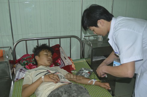 Quảng Bình: Sét đánh cháy tóc, suýt chết - ảnh 1