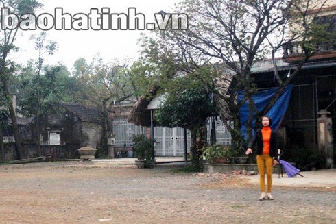 Con gái tự nguyện