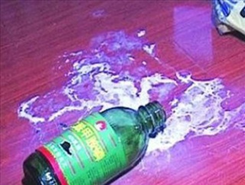 Yêu không được, ép bạn gái uống thuốc trừ sâu - ảnh 1