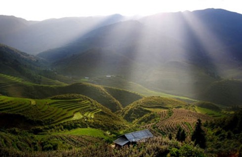 Dự báo thời tiết ngày 25/4: Nắng nóng 39 độ C, nguy cơ dông lốc - ảnh 1