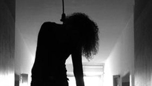 Nữ sinh treo cổ trên ban công đúng ngày cuối thi tốt nghiệp THPT - ảnh 1