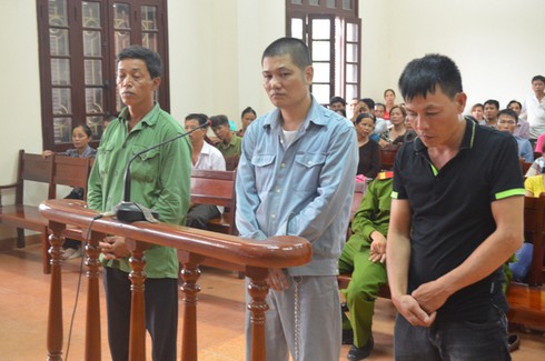 Say rượu, vác dao truy sát hàng xóm - ảnh 2