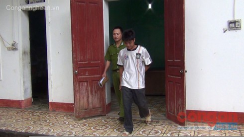 Vừa ngồi tù về tội hiếp dâm, ra tù lại