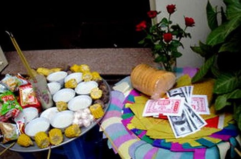 Cách cúng cô hồn: chuẩn bị lễ vật và văn khấn - ảnh 2