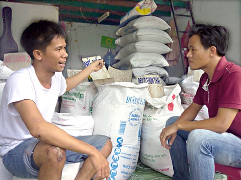 Tay không bắt cướp có súng - ảnh 1