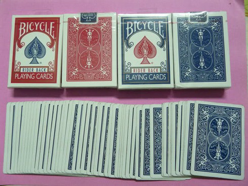 Bắt đối tượng tàng trữ quân bài tú lơ khơ có chất phóng xạ - ảnh 1