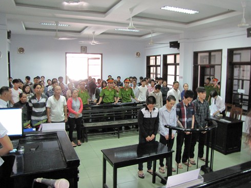 Chém bạn của người cãi lộn với bạn gái! - ảnh 1