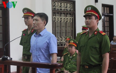 Xét xử Dương Tự Trọng về tội lợi dụng chức vụ - ảnh 1