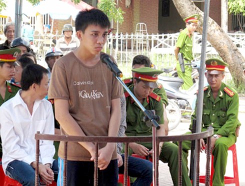 Tên cướp giật “đánh lẻ” - ảnh 1