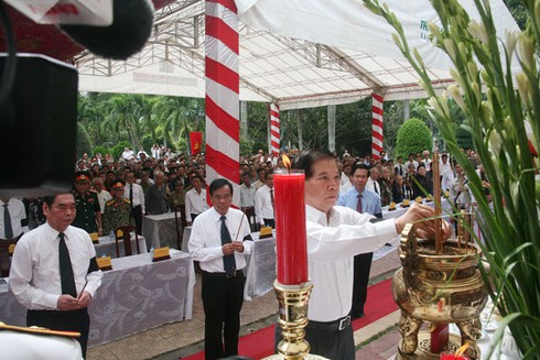 Chủ tịch nước dự lễ truy điệu các liệt sĩ tại Nhơn Trạch, Đồng Nai - ảnh 4