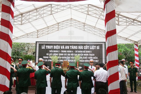 Chủ tịch nước dự lễ truy điệu các liệt sĩ tại Nhơn Trạch, Đồng Nai - ảnh 8