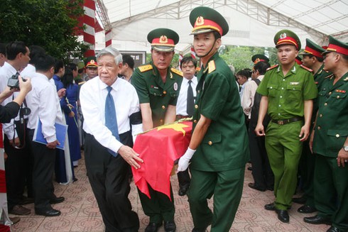 Chủ tịch nước dự lễ truy điệu các liệt sĩ tại Nhơn Trạch, Đồng Nai - ảnh 15