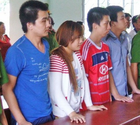 Bị bạn trai dàn cảnh đánh ghen để... cướp - ảnh 2