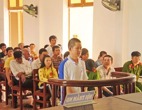 Đạp trúng chỗ hiểm, bạn nhậu tử vong - ảnh 1