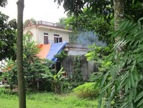 Đi mua đồ ăn sáng về phát hiện chồng chết trong tư thế treo cổ - ảnh 1