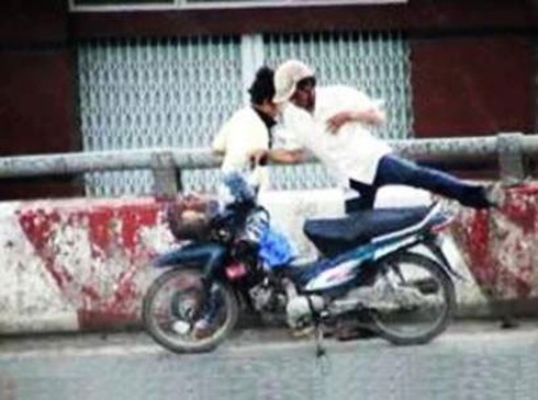 Bán ma túy khi nuôi con nhỏ - ảnh 1