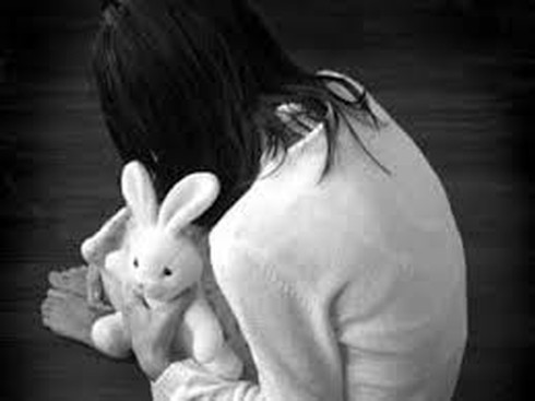 Dụ trẻ em chơi trò... “bác sĩ khám bệnh” - ảnh 1