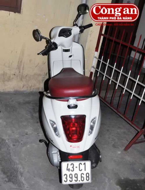 Bộ mặt thật của cô gái đi xe Vespa - ảnh 4