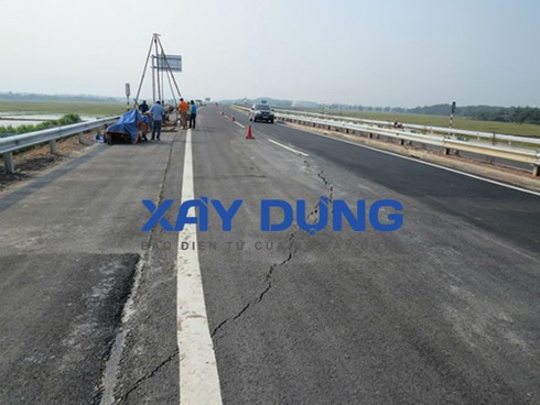 Cao tốc Nội Bài - Lào Cai: Thông xe 2 ngày đã có chỗ “nứt toác” - ảnh 2